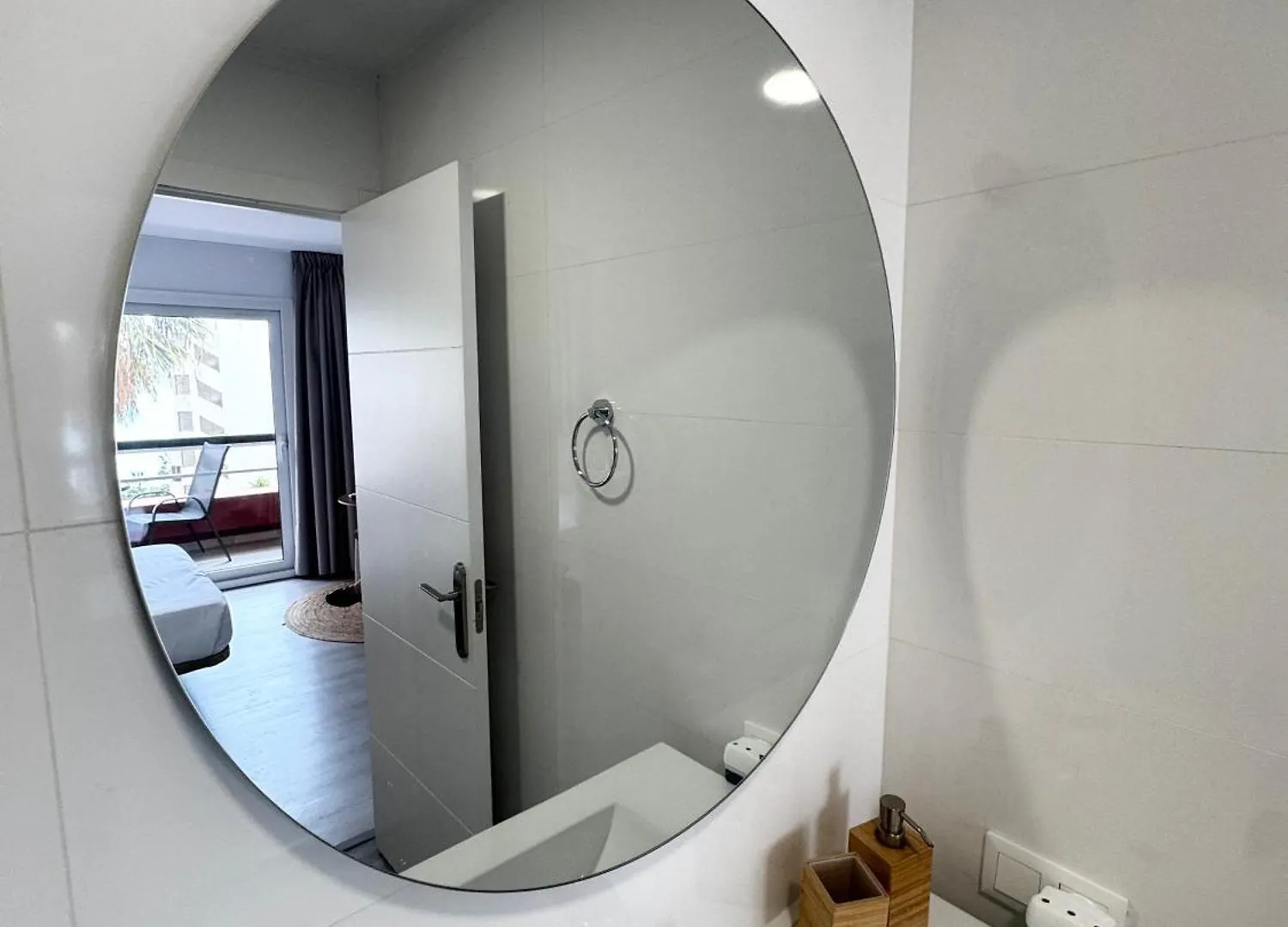 Marbella Beachfront Studio - Eaw Homes Apartment